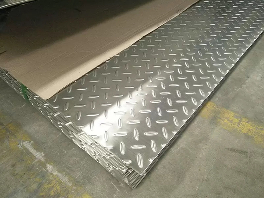316L Paslanmaz Çelik Kabartmalı Plaka 0.3MM-3MM Sıcak Haddelenmiş Soğuk Haddelenmiş Değirmen Kenarı